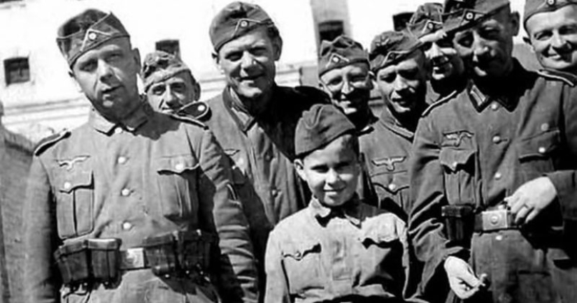 Cómo un niño judío Ilya Halperin se convirtió en el hijo de un regimiento de las SS y "el nazi más joven del Reich" Cómo un niño judío Ilya Halperin se convirtió en el hijo de un regimiento de las SS y "el nazi más joven del Reich"
