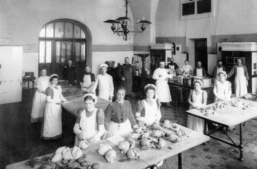 ¿Cómo vivían realmente las jóvenes de los institutos de doncellas nobles? ¿Cómo vivían realmente las jóvenes de los institutos de doncellas nobles?