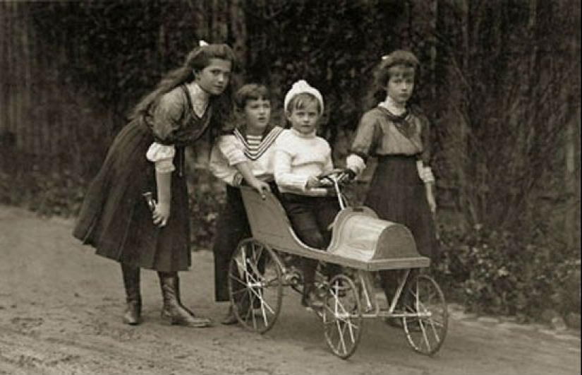 Cochecitos de bebé de diferentes épocas, que sorprenden por su diseño alocado