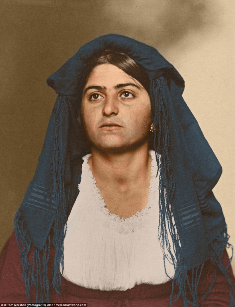 Colored century photographs of immigrants who arrived in the USA, reveal the contrast of cultures Colored century photographs of immigrants who arrived in the USA, reveal the contrast of cultures