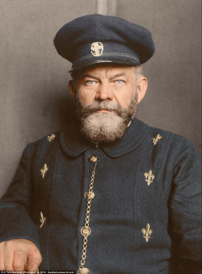 Colored century photographs of immigrants who arrived in the USA, reveal the contrast of cultures Colored century photographs of immigrants who arrived in the USA, reveal the contrast of cultures
