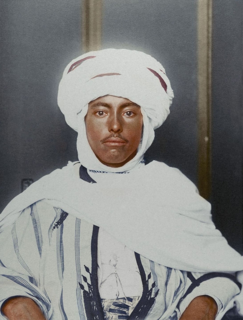Colored century photographs of immigrants who arrived in the USA, reveal the contrast of cultures Colored century photographs of immigrants who arrived in the USA, reveal the contrast of cultures