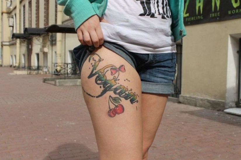 "Comer su ensalada — no te metas con los chicos": ¿qué es un tatuaje cubren los veganos "Comer su ensalada — no te metas con los chicos": ¿qué es un tatuaje cubren los veganos