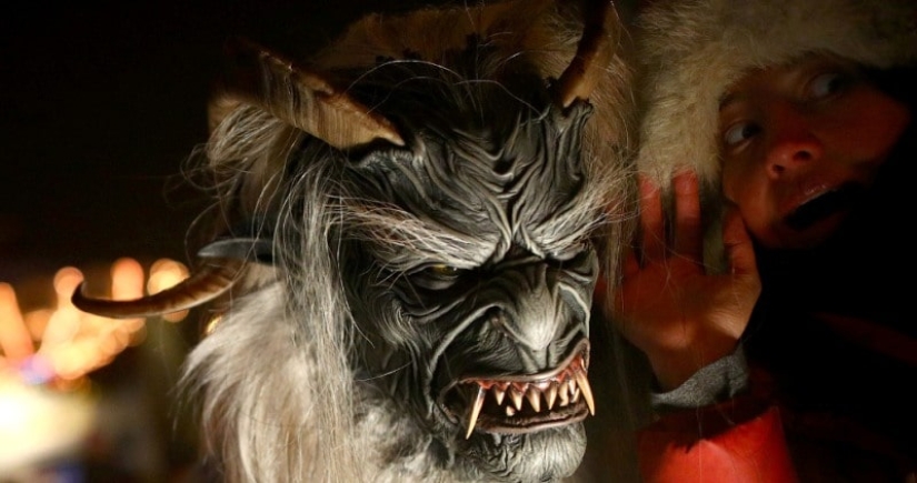 "Como el diablo del incienso": ¿cómo apareció esta frase y qué otros olores tienen los espíritus malignos miedo