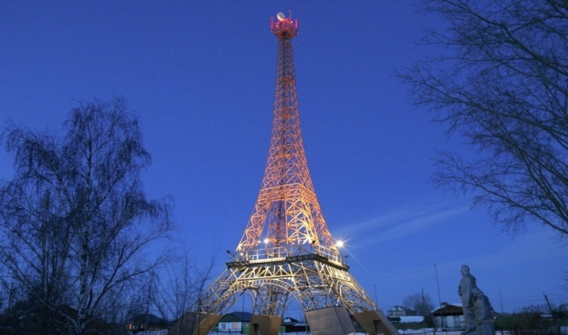 Como madera contrachapada sobre París: 15 Torres Eiffel de las extensiones de la Madre Rusia