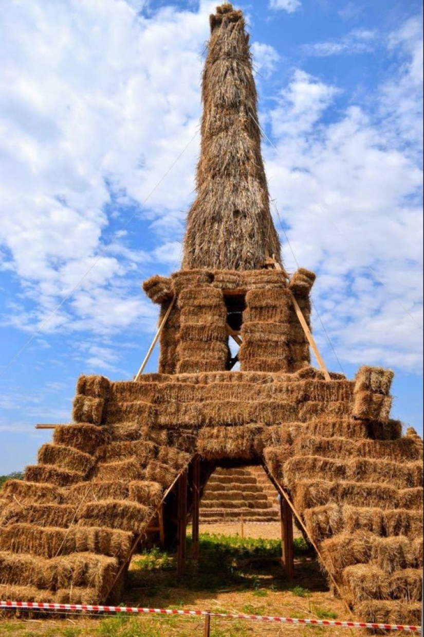 Como madera contrachapada sobre París: 15 Torres Eiffel de las extensiones de la Madre Rusia