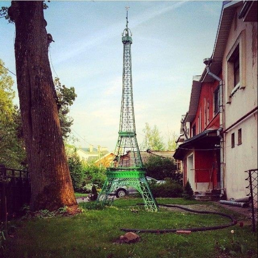 Como madera contrachapada sobre París: 15 Torres Eiffel de las extensiones de la Madre Rusia