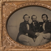Contactos cercanos y abrazos fuertes en fotos antiguas: ¿por qué era normal antes, pero no ahora? Contactos cercanos y abrazos fuertes en fotos antiguas: ¿por qué era normal antes, pero no ahora?