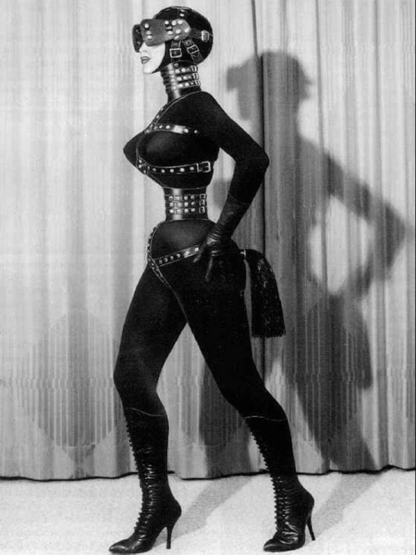 Cora Corsette is a fetish model from the 70s with a phenomenally narrow waist.