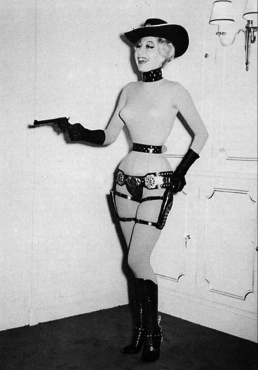 Cora Corsette is a fetish model from the 70s with a phenomenally narrow waist.