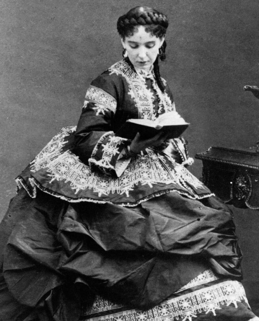 Cora Pearl - a courtesan who was "served" naked on a platter to guests