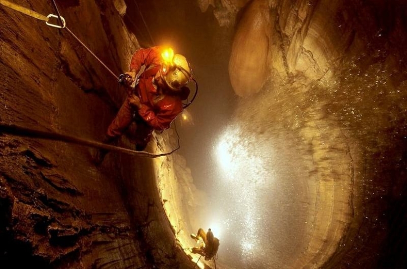 Crow Cave - a mysterious and deadly “underground Everest”