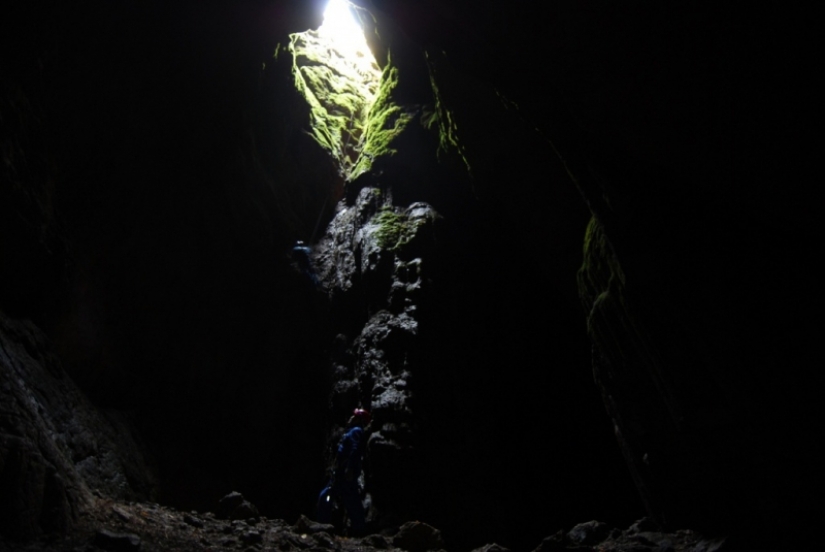 Crow Cave - a mysterious and deadly “underground Everest”
