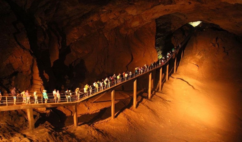 Crow Cave - a mysterious and deadly “underground Everest”
