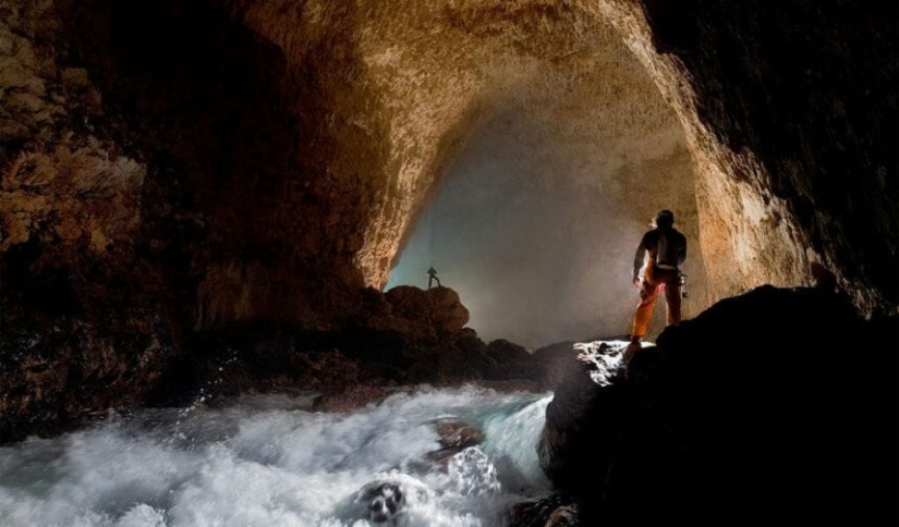 Crow Cave - a mysterious and deadly “underground Everest”