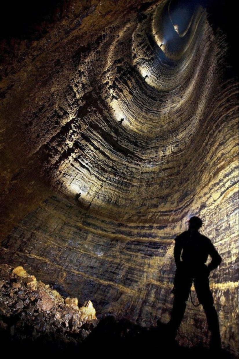Crow Cave - a mysterious and deadly “underground Everest”