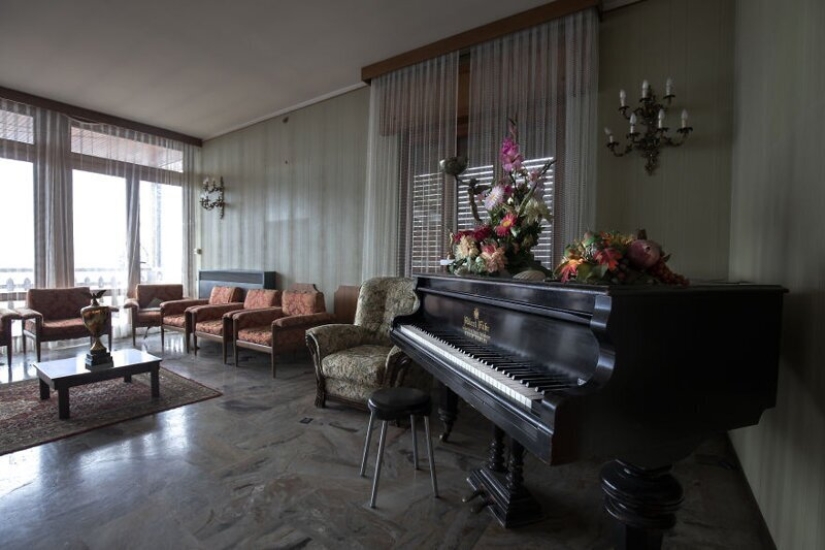 Cuando la música se detuvo: pianos tristes en edificios abandonados