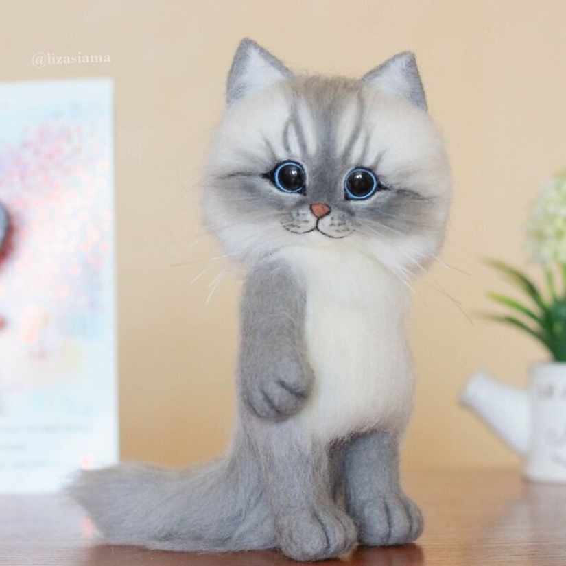 Cute kittens made of felt from the needlewoman Elizabeth Delektorskaya