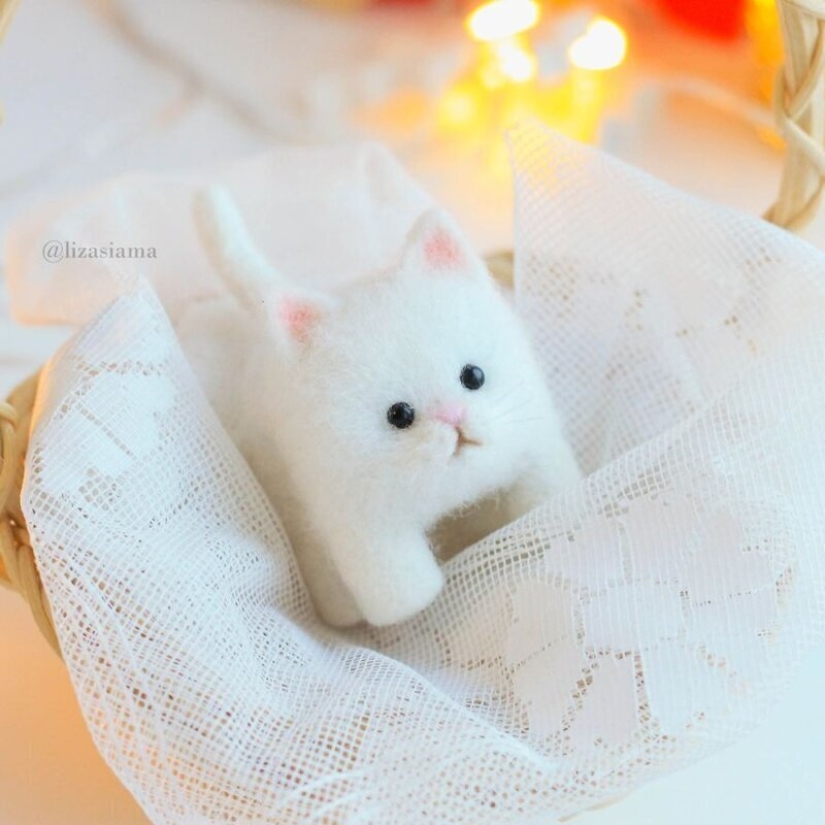 Cute kittens made of felt from the needlewoman Elizabeth Delektorskaya