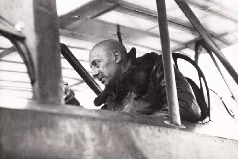 D'Annunzio y su República de Fiume: soldados nudistas, piratas aéreos y cocaína gratis D'Annunzio y su República de Fiume: soldados nudistas, piratas aéreos y cocaína gratis