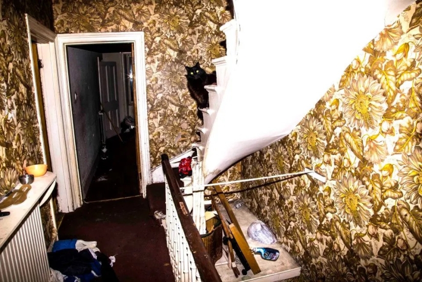 Dark deeds: bold photos of nightlife in the seedy places of London Dark deeds: bold photos of nightlife in the seedy places of London