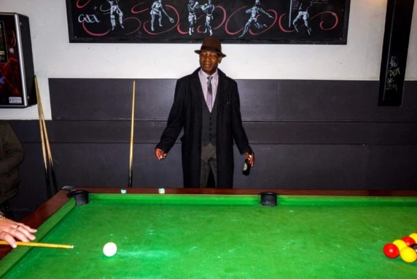 Dark deeds: bold photos of nightlife in the seedy places of London Dark deeds: bold photos of nightlife in the seedy places of London