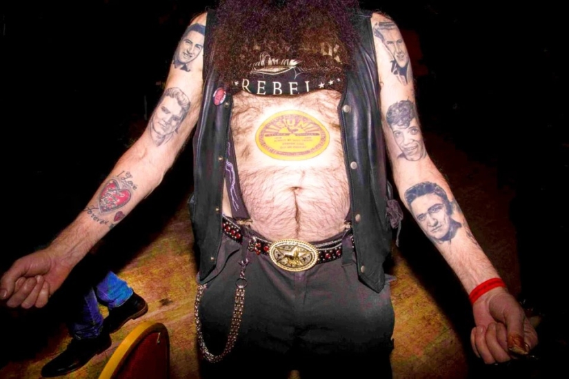 Dark deeds: bold photos of nightlife in the seedy places of London Dark deeds: bold photos of nightlife in the seedy places of London