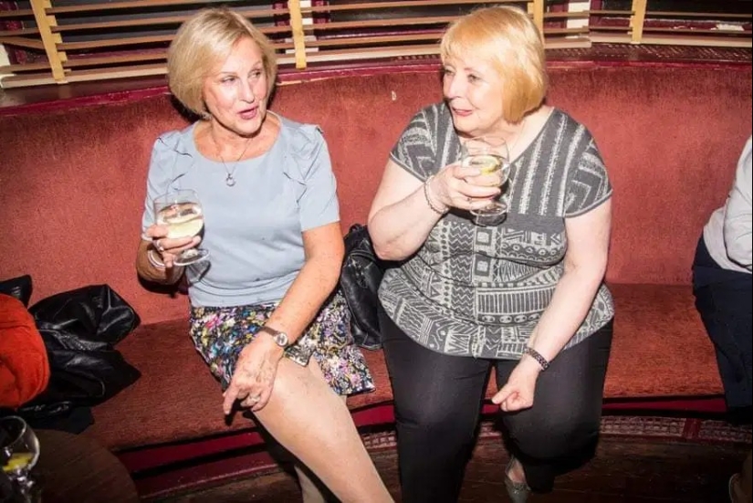 Dark deeds: bold photos of nightlife in the seedy places of London Dark deeds: bold photos of nightlife in the seedy places of London