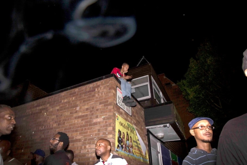 Dark deeds: bold photos of nightlife in the seedy places of London Dark deeds: bold photos of nightlife in the seedy places of London