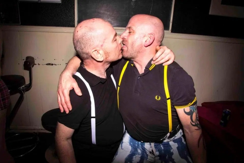 Dark deeds: bold photos of nightlife in the seedy places of London Dark deeds: bold photos of nightlife in the seedy places of London