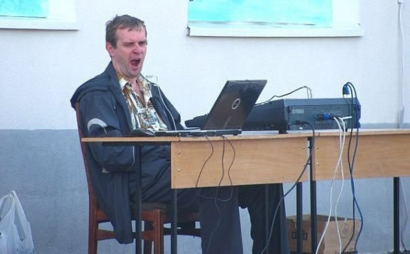 De la aldea a la discoteca en la vuelta de los siglos: elegante, divertido y muy peligroso De la aldea a la discoteca en la vuelta de los siglos: elegante, divertido y muy peligroso