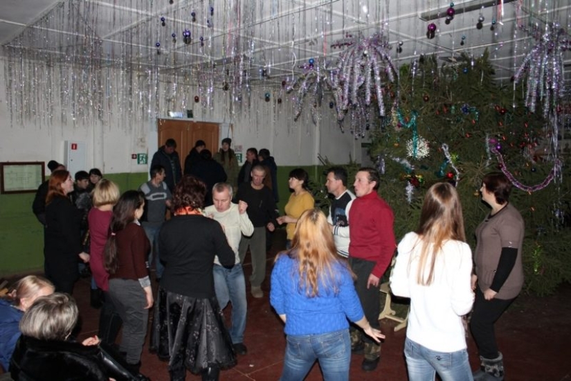 De la aldea a la discoteca en la vuelta de los siglos: elegante, divertido y muy peligroso De la aldea a la discoteca en la vuelta de los siglos: elegante, divertido y muy peligroso