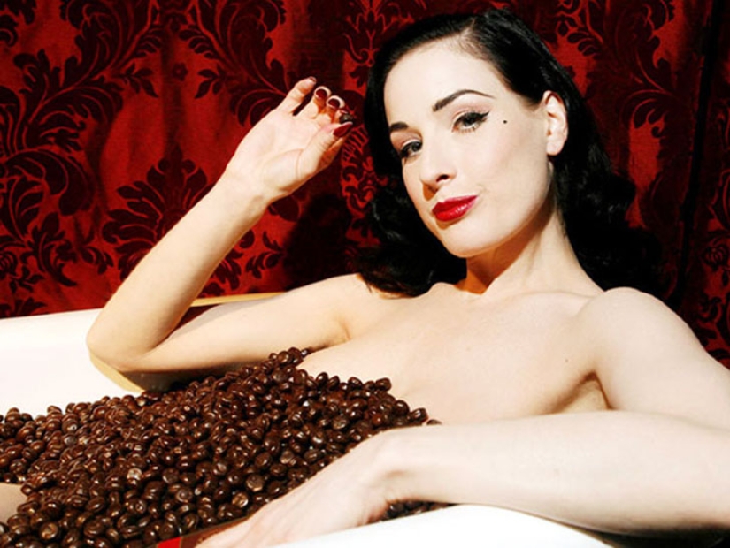 De la vendedora de ropa interior a la Reina del burlesque: la historia de Dita von Teese