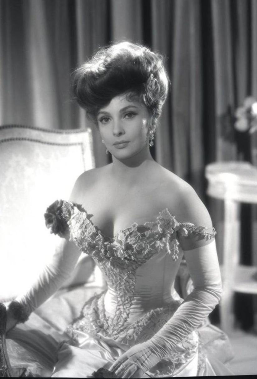 De lujo escote hermosas Actrices italianas