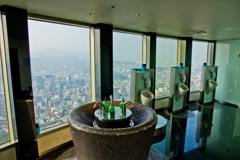 De un vistazo: 20 baños de todo el mundo que sorprenden con magníficas vistas De un vistazo: 20 baños de todo el mundo que sorprenden con magníficas vistas
