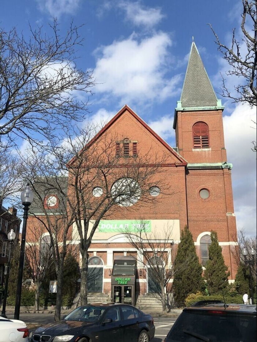 De una iglesia a un salón de tatuajes y 24 otros ejemplos de edificios que han sido rehechos