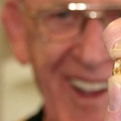 Dead Man's Gold: What happens to gold crowns during cremation Dead Man's Gold: What happens to gold crowns during cremation