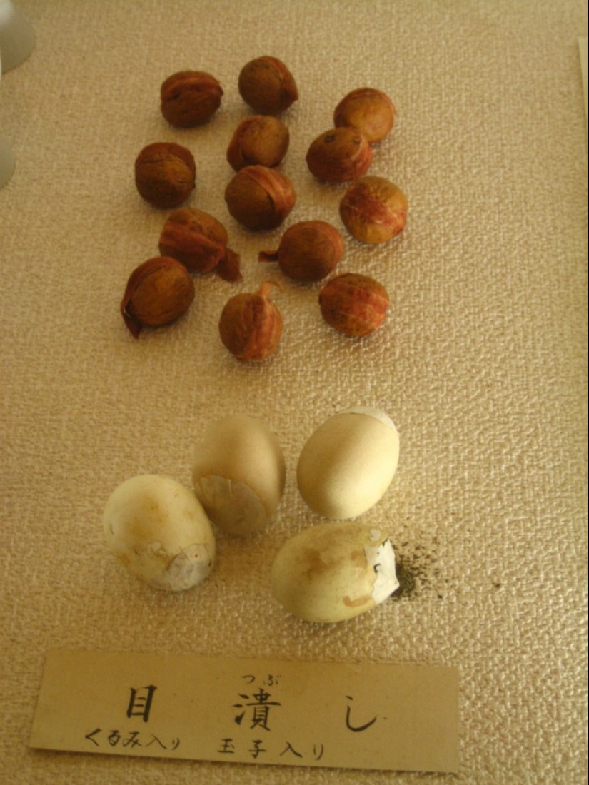 Deadly and beautiful weapons from the ninja arsenal