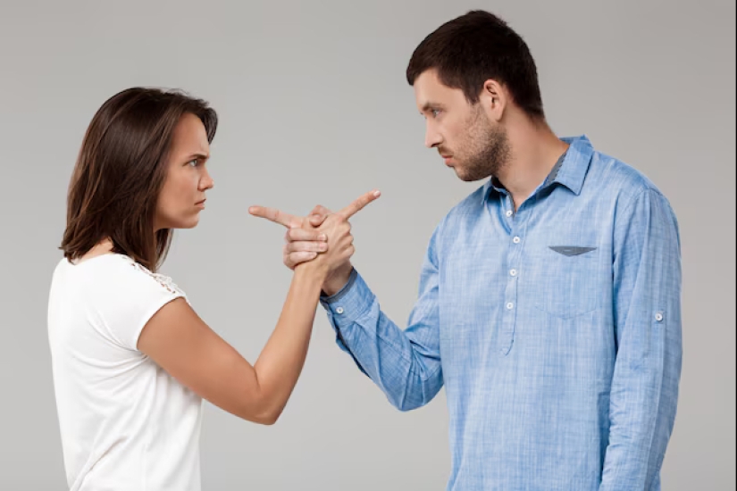 “Deberías”, “te lo dije” y otras frases femeninas que repelen a los hombres “Deberías”, “te lo dije” y otras frases femeninas que repelen a los hombres