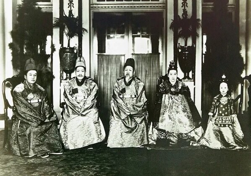Deok Hye es una princesa coreana cuya vida resultó ser más aterradora que cualquier cuento de hadas.