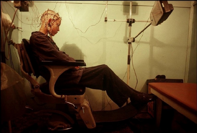 Desperate nineties in the lens of French photographer Liz Sarfati Desperate nineties in the lens of French photographer Liz Sarfati