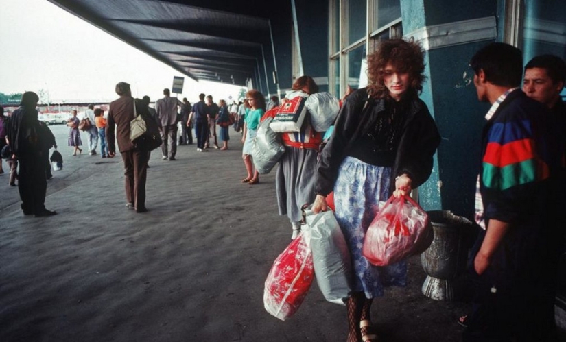 Desperate nineties in the lens of French photographer Liz Sarfati Desperate nineties in the lens of French photographer Liz Sarfati