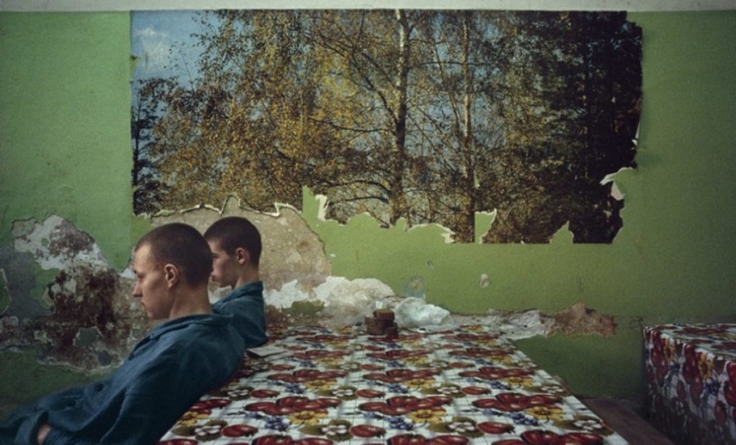 Desperate nineties in the lens of French photographer Liz Sarfati Desperate nineties in the lens of French photographer Liz Sarfati