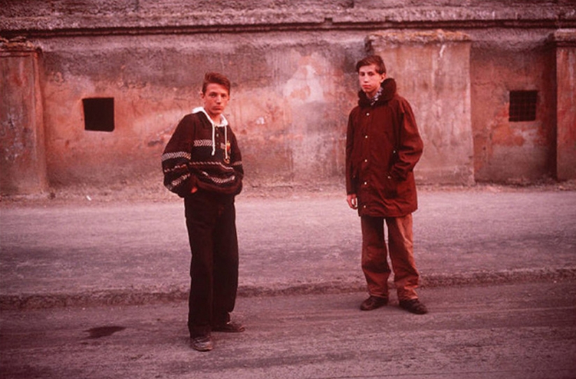 Desperate nineties in the lens of French photographer Liz Sarfati Desperate nineties in the lens of French photographer Liz Sarfati