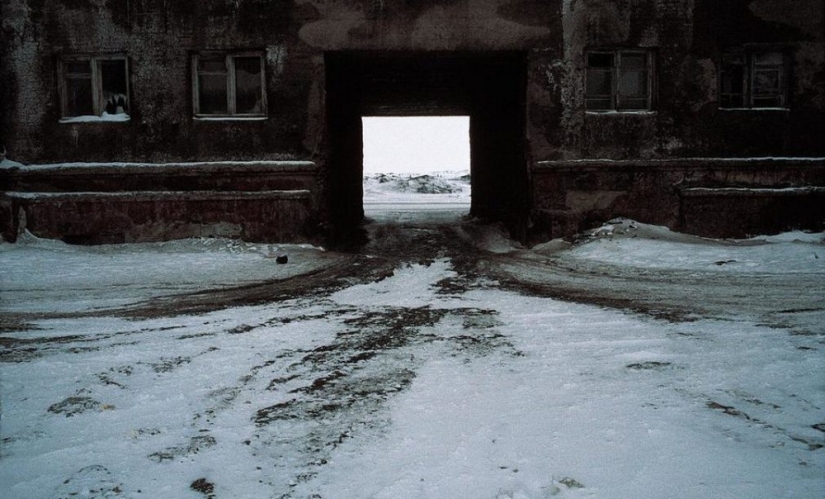 Desperate nineties in the lens of French photographer Liz Sarfati Desperate nineties in the lens of French photographer Liz Sarfati