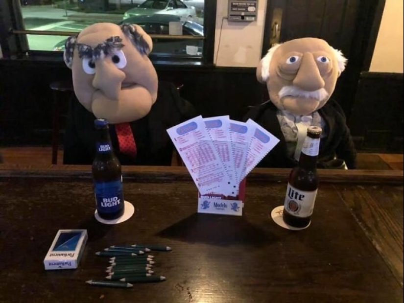 Discoteca de cerdo, el teléfono boca y otras curiosidades, comprado con ella