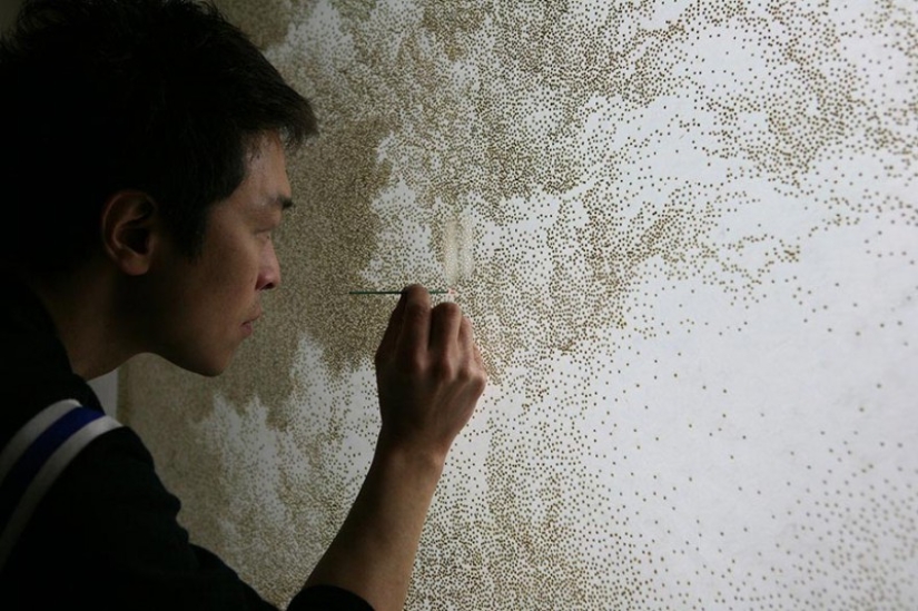 Dot art: the artist burns paper with incense sticks and creates incredible paintings