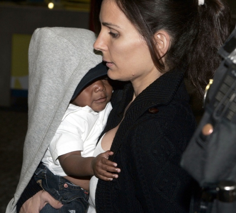 Dress holder and food carrier: what the assistants of the stars really do