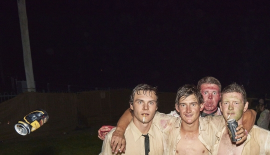 Drunken ball of bachelors: how the rural youth Australia is looking for second half Drunken ball of bachelors: how the rural youth Australia is looking for second half