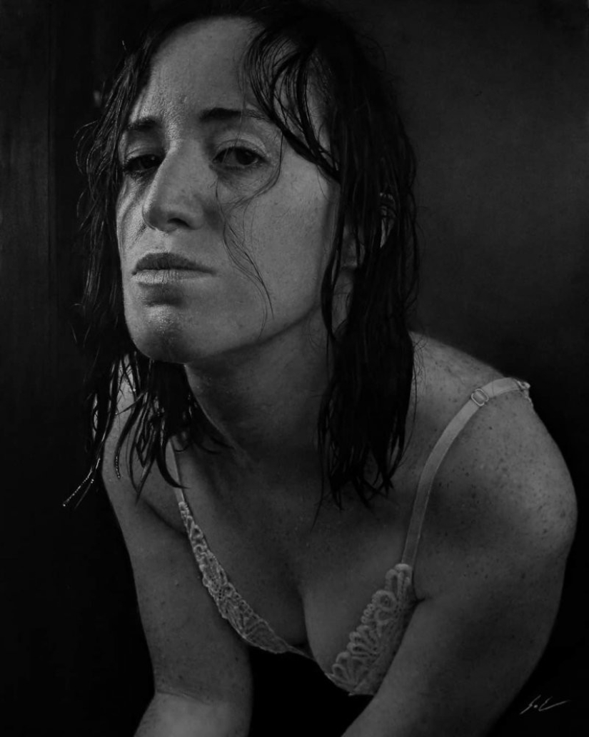 Dylan Eakin and his photorealistic charcoal drawings Dylan Eakin and his photorealistic charcoal drawings